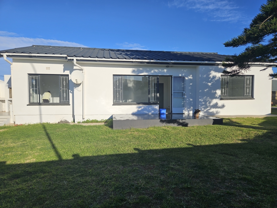 4 Bedroom Property for Sale in C Place Eastern Cape